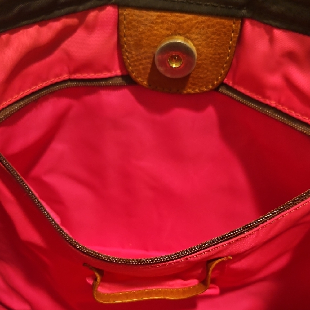 Dooney & Bourke Black and Tan Shoulder Bag - Picture 3 of 9